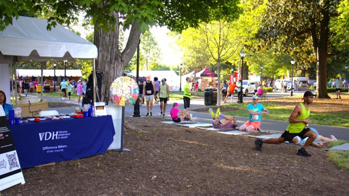 Public health outreach at community fitness event